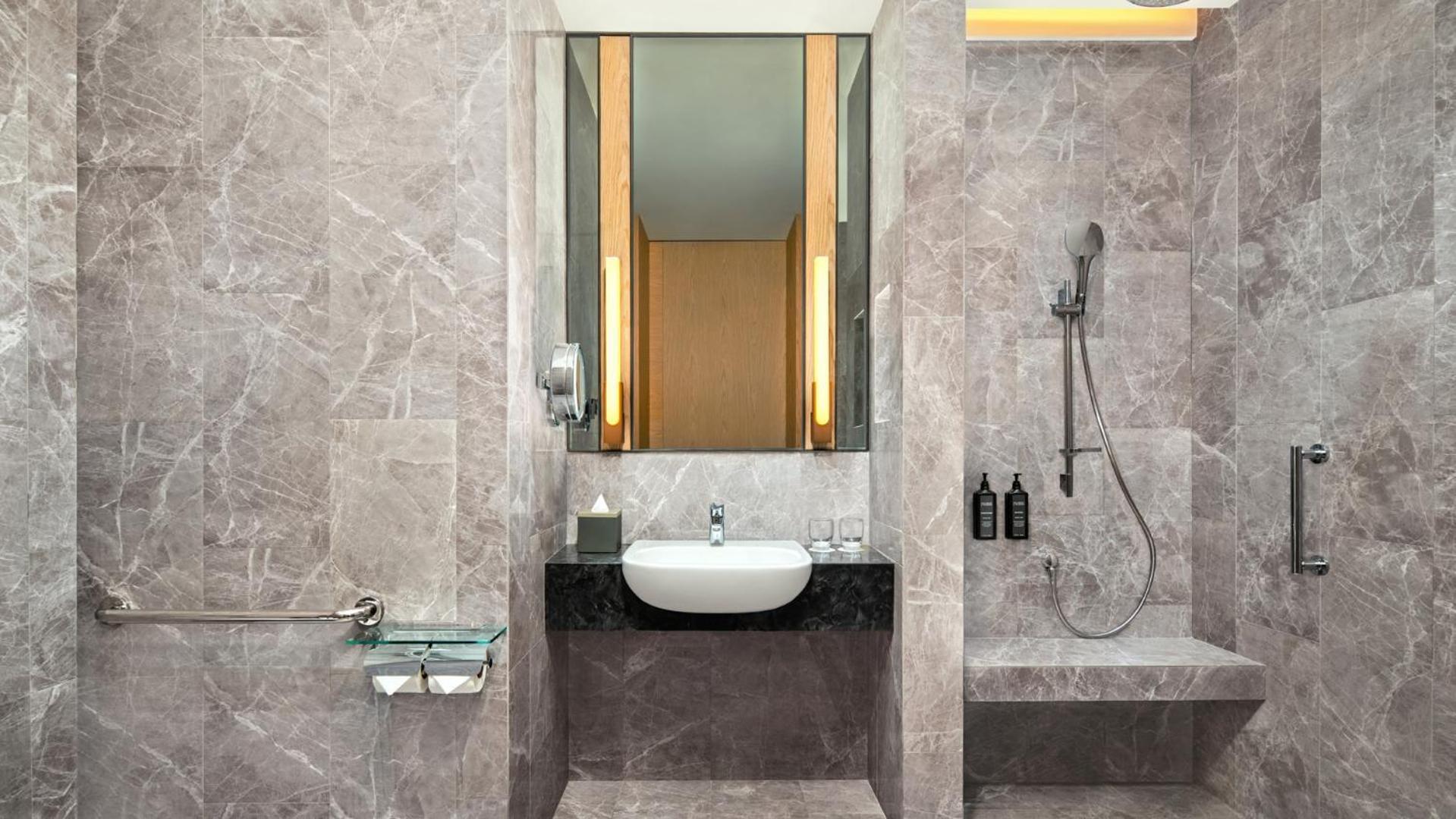 Sheraton Kuching Hotel 외부 사진